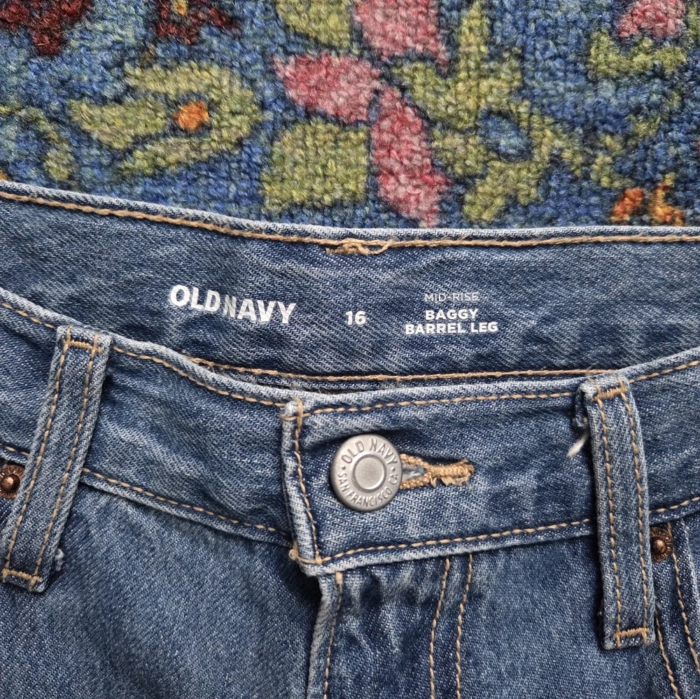๐ Super Old Navy Mid-Rise Baggy Barrel Leg Blue Jeans with Bow Design - Picture 7 of 8